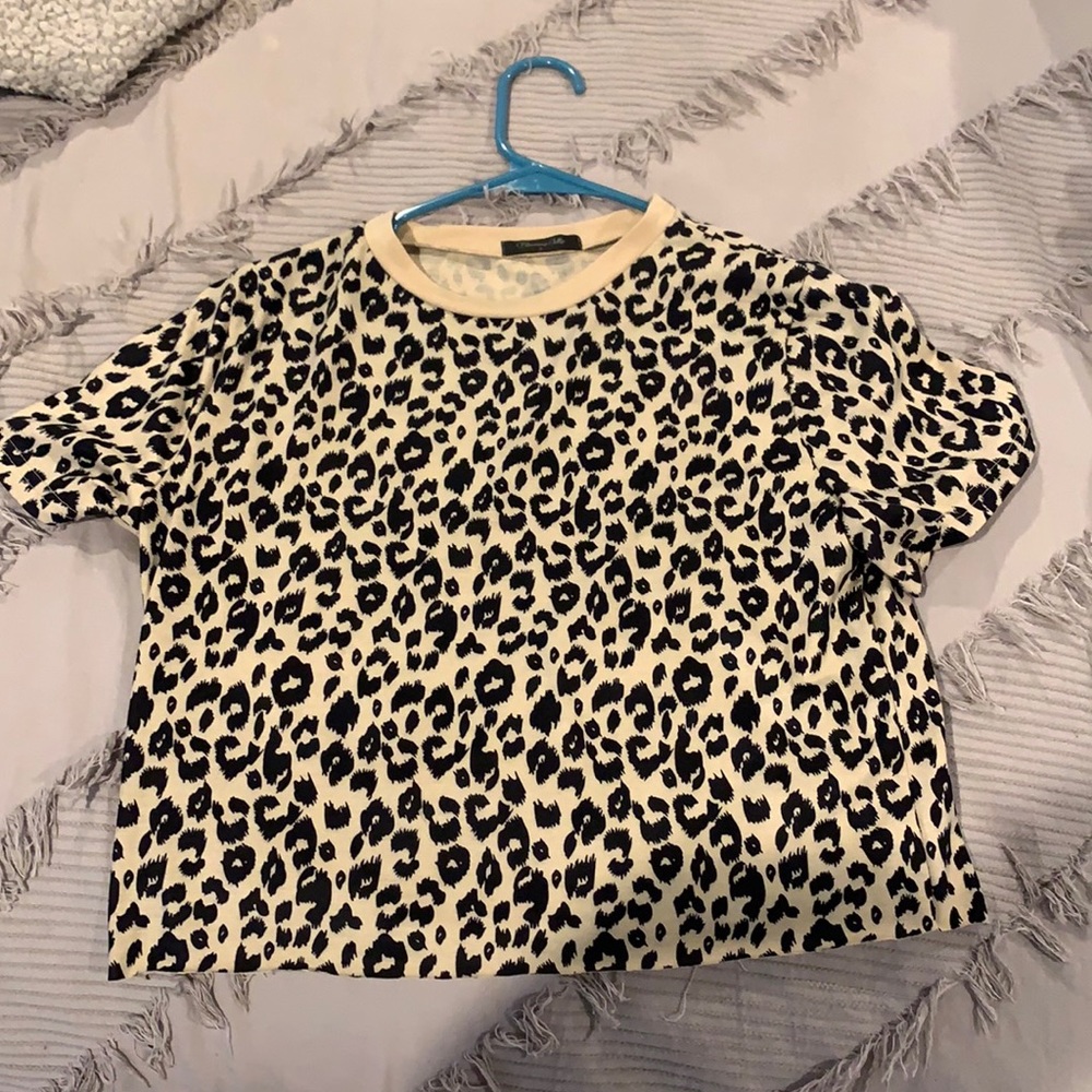 Cropped leopard print shirt